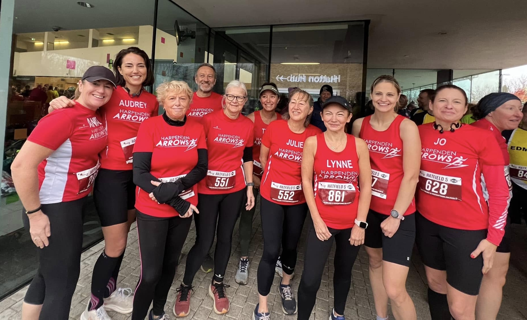 Group of Harpenden Arrows runners at the 2024 Hatfield 5